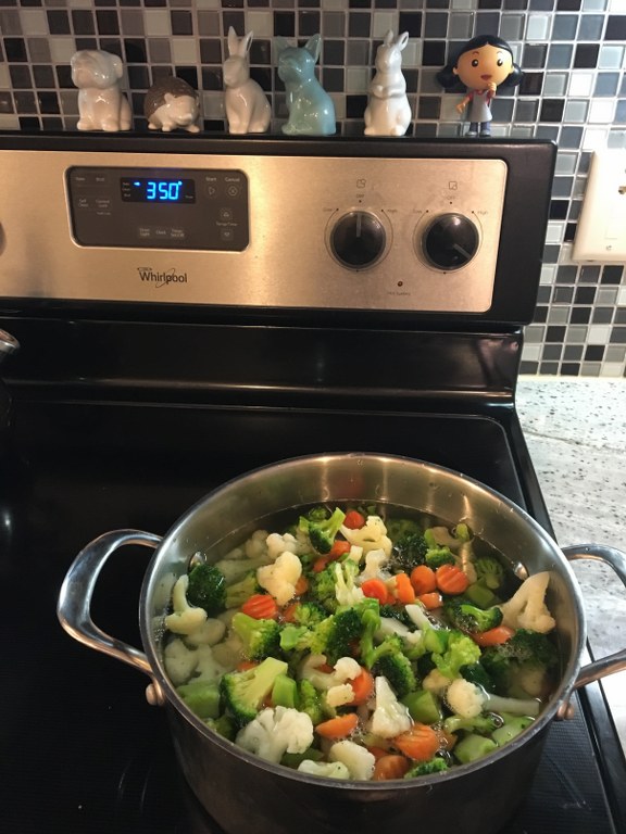 veggies in pot_576x768